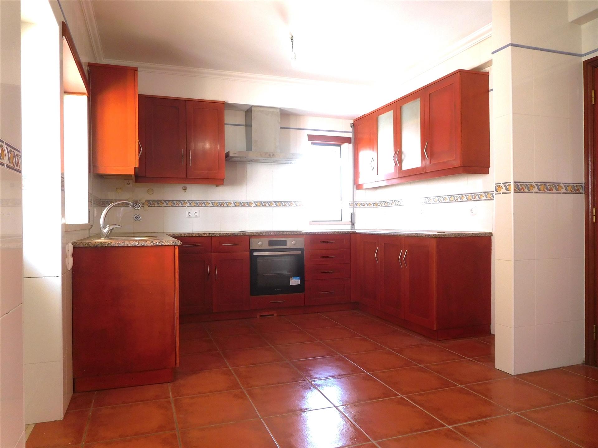 Moradia Isolada T4 / Terreno / 2 Pisos / Cintrão / Bombarral
