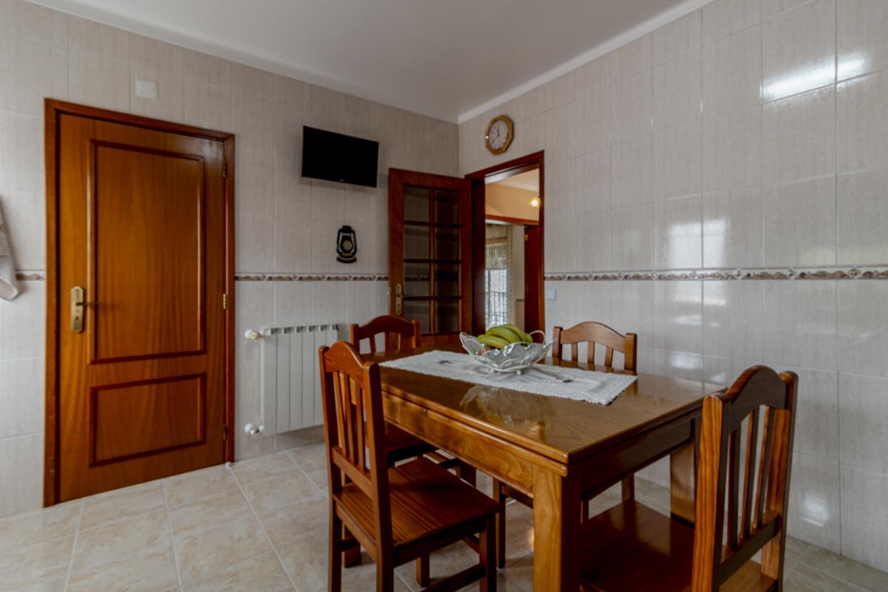 Moradia Geminada T4 / Varanda / Garagem / Anexo / Churrasqueira / Gândara dos Olivais / Marrazes / L