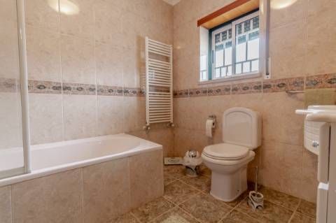 Moradia Geminada T4 / Varanda / Garagem / Anexo T0 / Churrasqueira / Gândara dos Olivais / Leiria