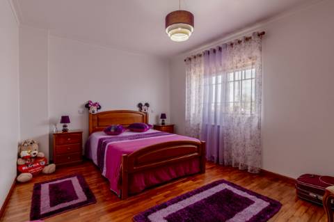 Moradia Geminada T4 / Varanda / Garagem / Anexo T0 / Churrasqueira / Gândara dos Olivais / Leiria