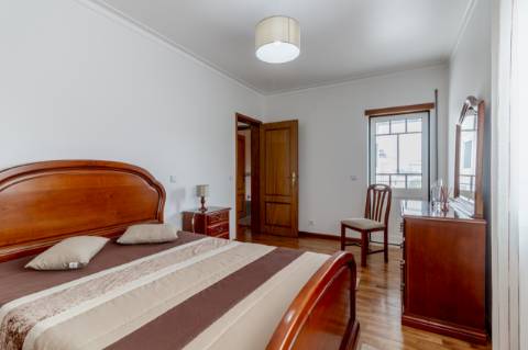 Moradia Geminada T4 / Varanda / Garagem / Anexo T0 / Churrasqueira / Gândara dos Olivais / Leiria