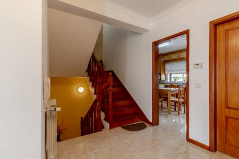 Moradia Geminada T4 / Varanda / Garagem / Anexo T0 / Churrasqueira / Gândara dos Olivais / Leiria