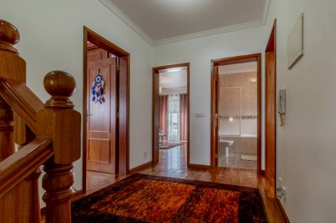 Moradia Geminada T4 / Varanda / Garagem / Anexo T0 / Churrasqueira / Gândara dos Olivais / Leiria