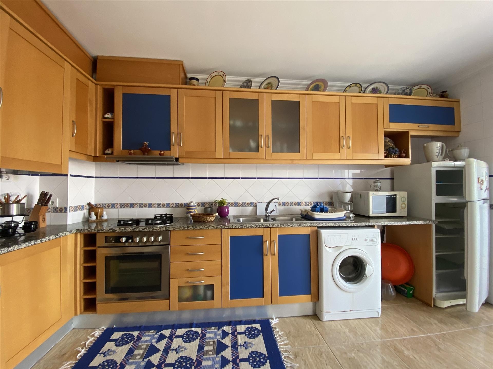 Apartamento T3 / Garagem fechada para 2 automóveis / Marinha Grande