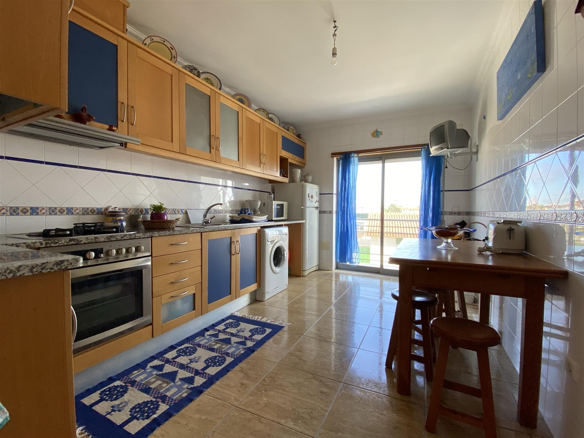 Apartamento T3 / Garagem fechada para 2 automóveis / Marinha Grande