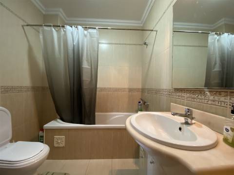 Apartamento T3 / Garagem fechada para 2 automóveis / Marinha Grande