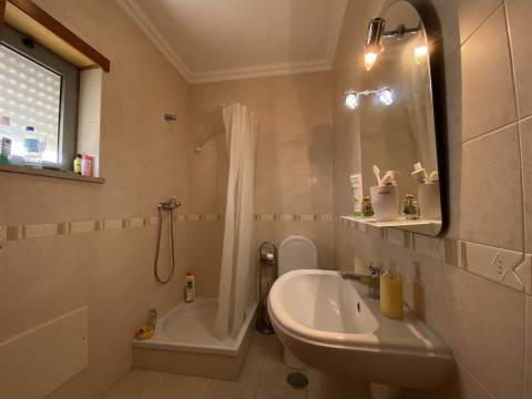 Apartamento T3 / Garagem fechada para 2 automóveis / Marinha Grande