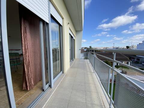Apartamento T3 / Garagem para 2 automóveis / Marinha Grande
