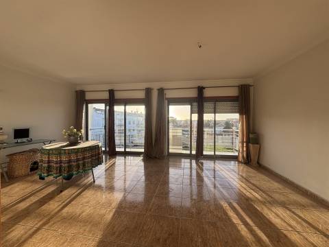 Apartamento T3 / Garagem para 2 automóveis / Marinha Grande