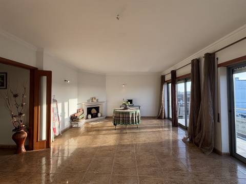 Apartamento T3 / Garagem para 2 automóveis / Marinha Grande