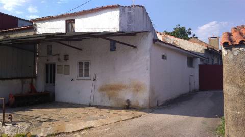 Moradia T2 para Restauro, Coimbra/Soure