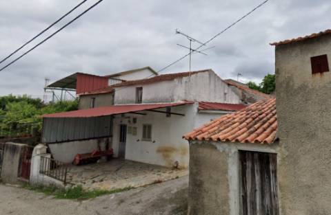 Moradia T2 para Restauro, Coimbra/Soure
