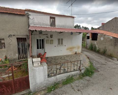 Moradia T2 para Restauro, Coimbra/Soure
