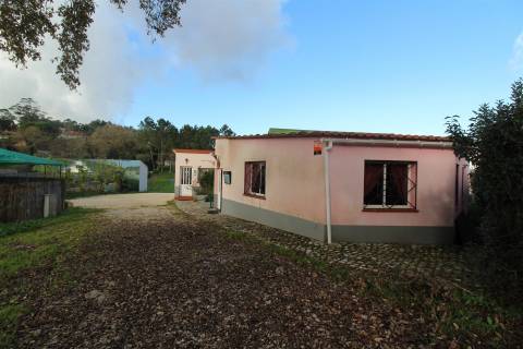 Parque de Campismo / Restaurante / Mini-Mercado / Piscina / Lapa Furada / Batalha