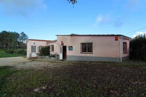 Parque de Campismo / Restaurante / Mini-Mercado / Piscina / Lapa Furada / Batalha