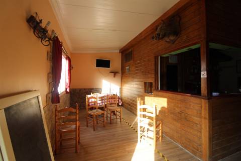 Parque de Campismo / Restaurante / Mini-Mercado / Piscina / Lapa Furada / Batalha