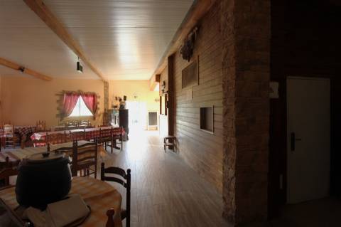 Parque de Campismo / Restaurante / Mini-Mercado / Piscina / Lapa Furada / Batalha