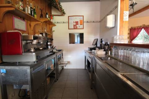 Parque de Campismo / Restaurante / Mini-Mercado / Piscina / Lapa Furada / Batalha