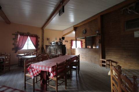 Parque de Campismo / Restaurante / Mini-Mercado / Piscina / Lapa Furada / Batalha