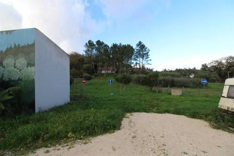 Parque de Campismo / Restaurante / Mini-Mercado / Piscina / Lapa Furada / Batalha