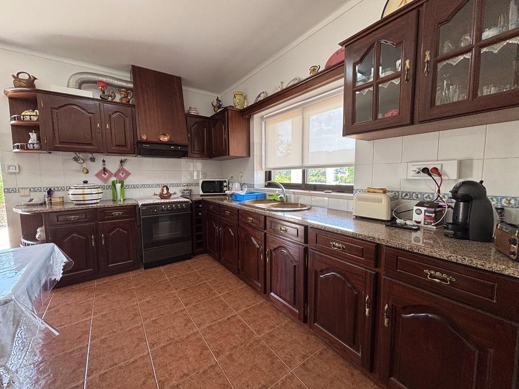 Moradia T3 / Terreno 1 186 m² / Anexos / Excelente Estado / Aljubarrota