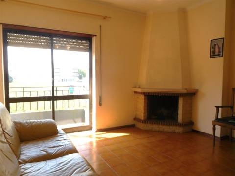 Apartamento T2 / Varandas / Lareira / Qta Sto António / Leiria