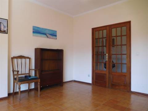 Apartamento T2 / Varandas / Lareira / Qta Sto António / Leiria