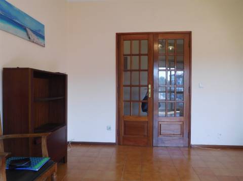 Apartamento T2 / Varandas / Lareira / Qta Sto António / Leiria
