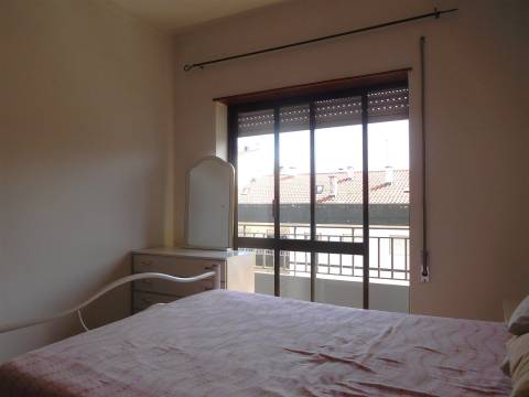 Apartamento T2 / Varandas / Lareira / Qta Sto António / Leiria
