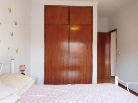 Apartamento T2 / Varandas / Lareira / Qta Sto António / Leiria