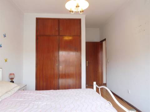 Apartamento T2 / Varandas / Lareira / Qta Sto António / Leiria