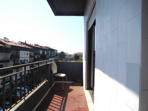 Apartamento T2 / Varandas / Lareira / Qta Sto António / Leiria