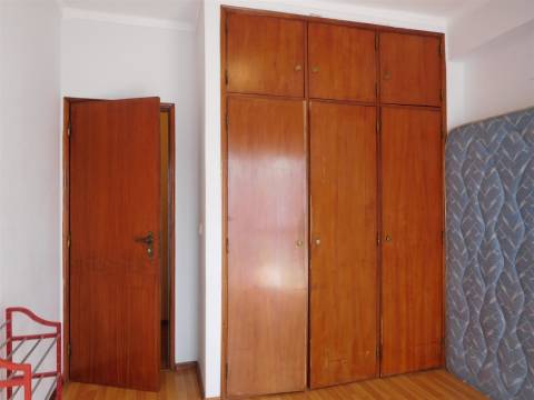 Apartamento T2 / Varandas / Lareira / Qta Sto António / Leiria