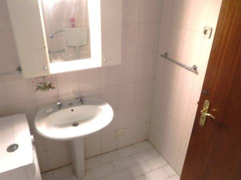 Apartamento T2 / Varandas / Lareira / Qta Sto António / Leiria