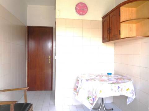 Apartamento T2 / Varandas / Lareira / Qta Sto António / Leiria