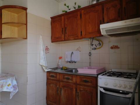 Apartamento T2 / Varandas / Lareira / Qta Sto António / Leiria