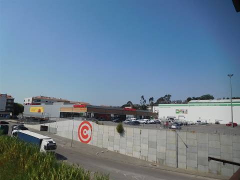 Apartamento T2 / Varandas / Lareira / Qta Sto António / Leiria