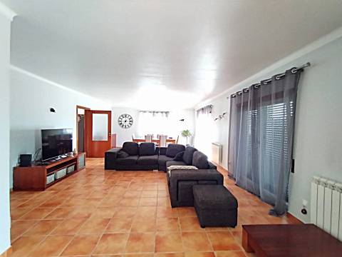 Moradia T3/ Terreno / Varandas / Bidoeira de Cima / Leiria