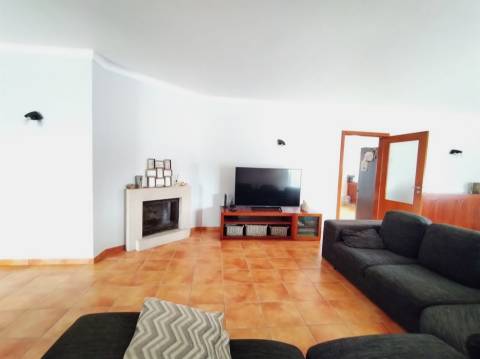 Moradia T3/ Terreno / Varandas / Bidoeira de Cima / Leiria