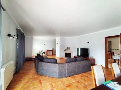 Moradia T3/ Terreno / Varandas / Bidoeira de Cima / Leiria