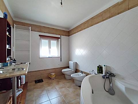 Moradia T3/ Terreno / Varandas / Bidoeira de Cima / Leiria
