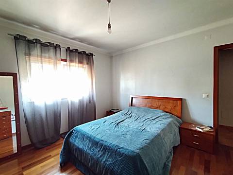 Moradia T3/ Terreno / Varandas / Bidoeira de Cima / Leiria
