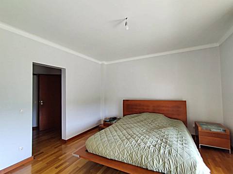 Moradia T3/ Terreno / Varandas / Bidoeira de Cima / Leiria