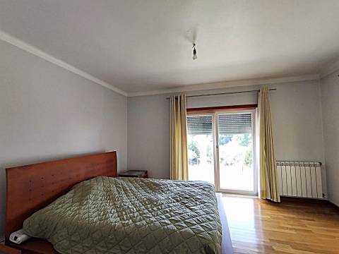 Moradia T3/ Terreno / Varandas / Bidoeira de Cima / Leiria