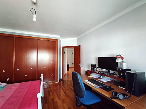 Moradia T3/ Terreno / Varandas / Bidoeira de Cima / Leiria