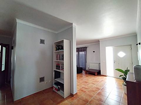 Moradia T3/ Terreno / Varandas / Bidoeira de Cima / Leiria