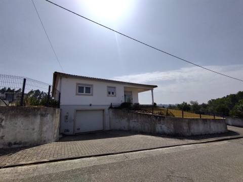 Moradia T3/ Terreno / Varandas / Bidoeira de Cima / Leiria