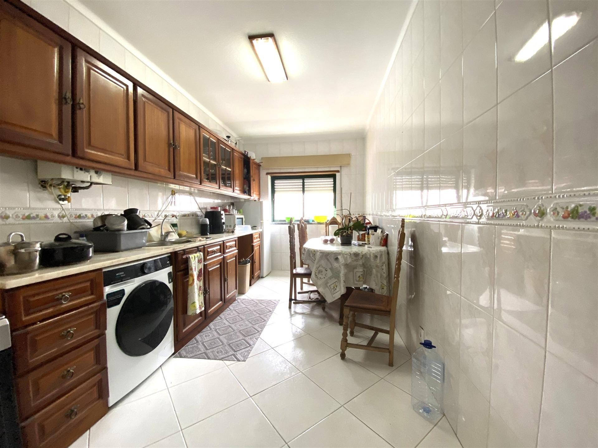 Apartamento T3 / Varanda / Garagem / Sótão/ Centro / Marinha Grande