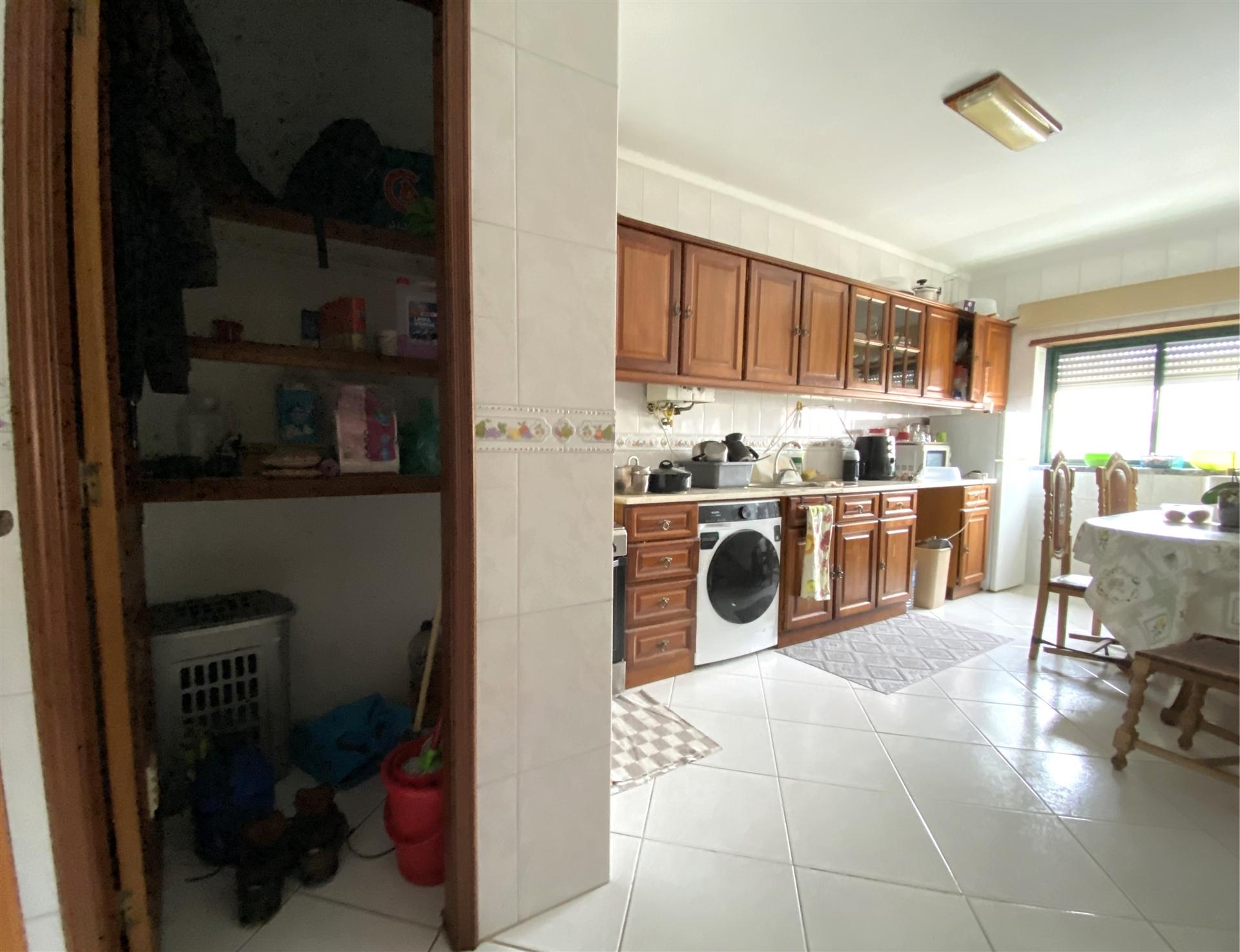 Apartamento T3 / Varanda / Garagem / Sótão/ Centro / Marinha Grande