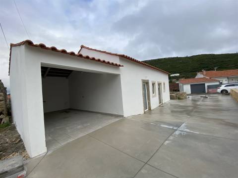Moradia T2 /Terreno / Alqueidão da Serra / Porto de Mós